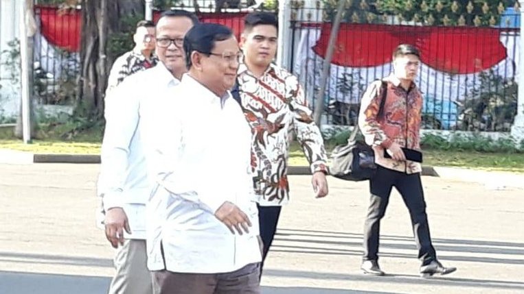 Pakai Kemeja Putih, Prabowo Subianto dan Edhy Prabowo Temui Jokowi