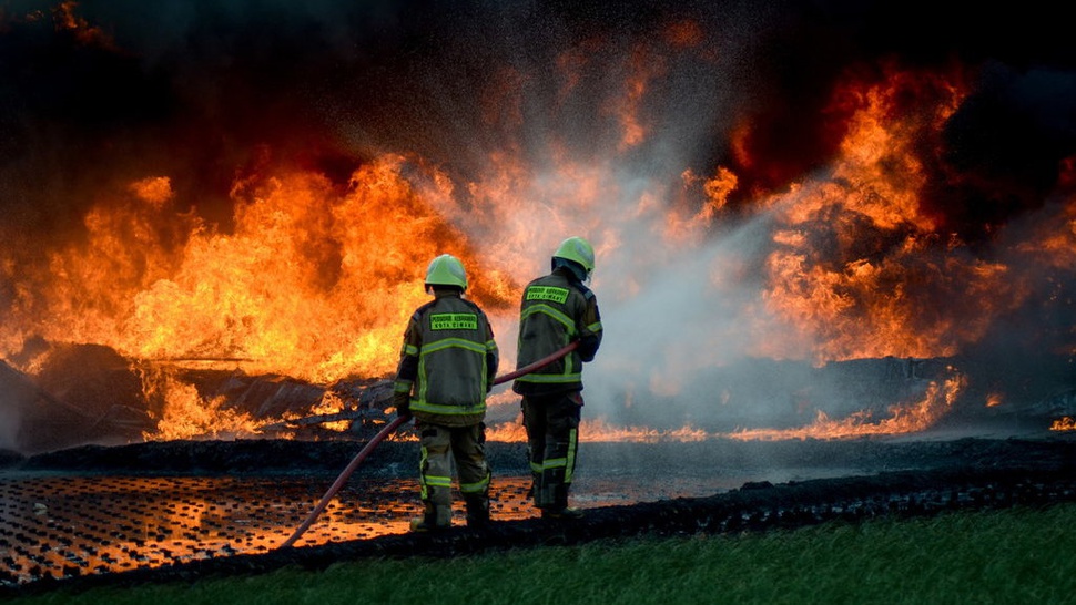 2019/10/22/kebakaran-pipa-minyak-pertamina-antarafoto--4.jpg
