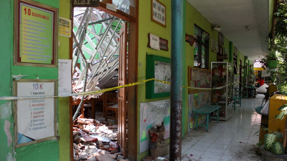 Dugaan Sementara Penyebab Ambruknya Atap Sekolah di Pasuruan