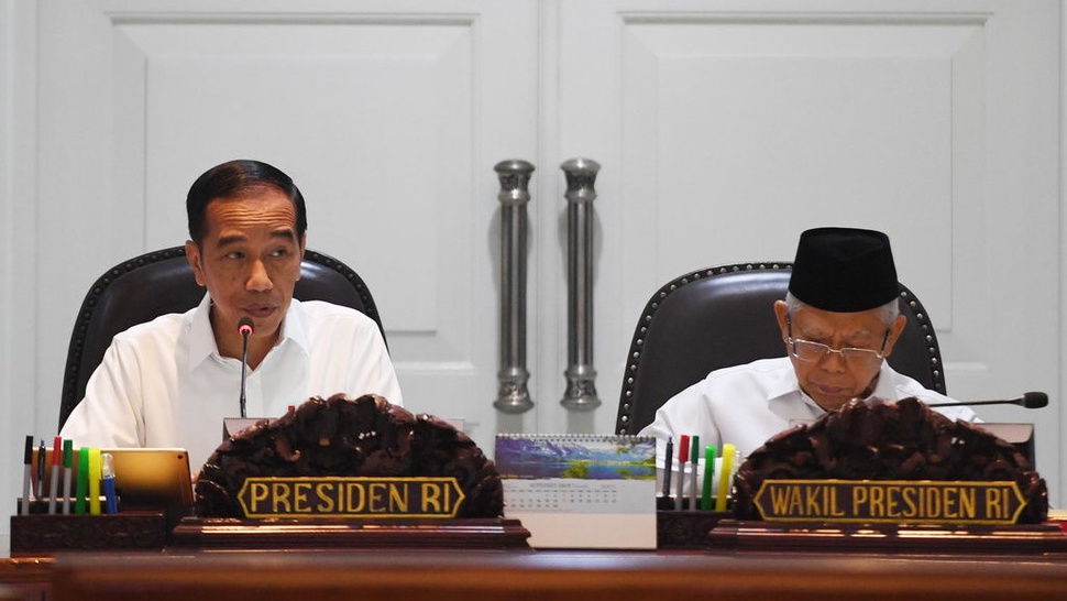 Presiden Jokowi Kenalkan 12 Staf Khusus Presiden di Istana Merdeka