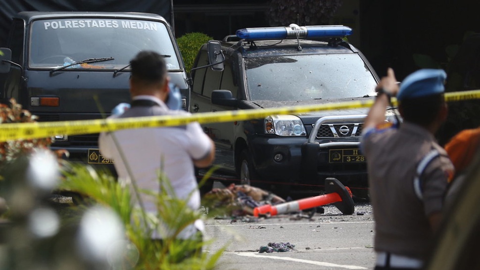 Polisi Geledah Rumah Terduga Pelaku Bom di Polrestabes Medan
