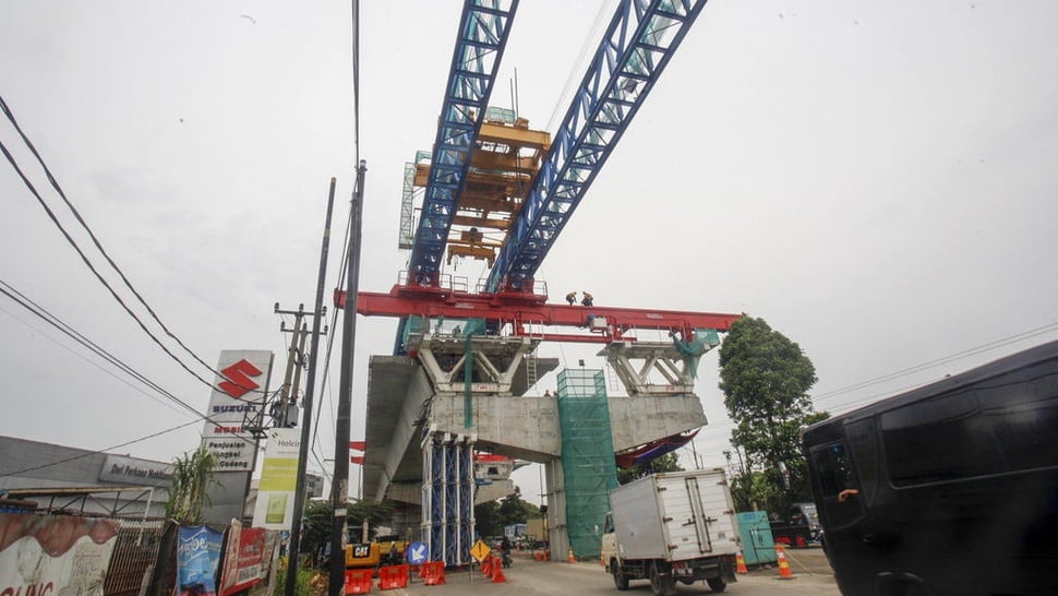 Crane Proyek Tol BORR Seksi IIIA di Bogor Patah