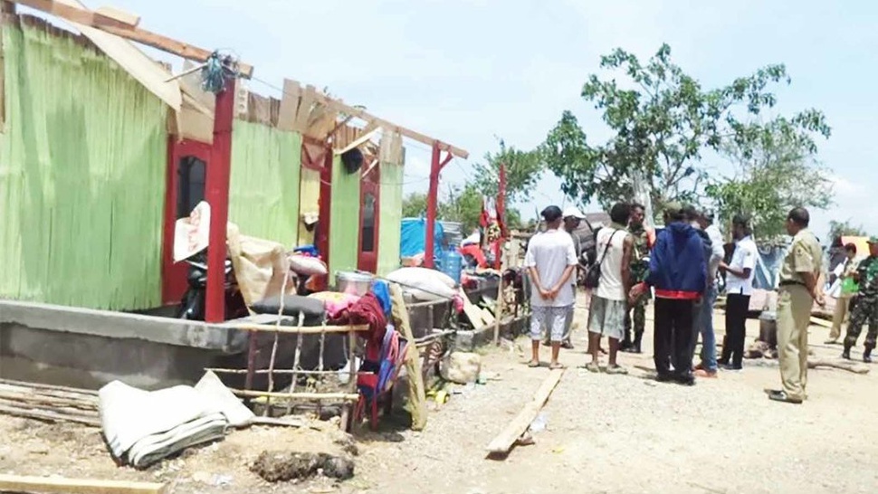 100 Rumah Rusak Akibat Hujan Lebat & Angin Kencang di Kupang Tengah