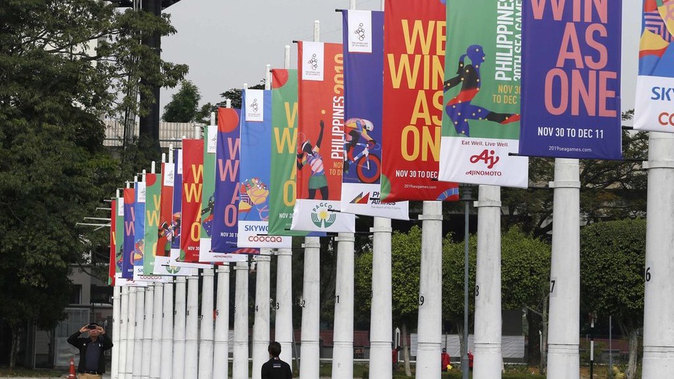 SEA Games 2019: Ridjkie Mulia Bawa Bendera Merah Putih di Pembukaan