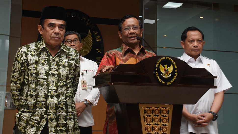 Jokowi Minta Mahfud MD Kawal Penyelesaian Kasus HAM Masa Lalu