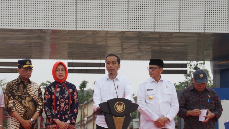 Jokowi Dukung Pencopotan Ari Akshara Dari Dirut Garuda