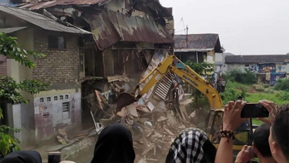 Satpol PP Gusur Paksa Rumah Warga di Tamansari Bandung