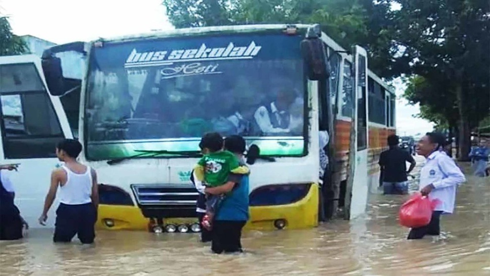 Ratusan Warga Mengungsi Akibat Banjir di Kota Tebing Tinggi