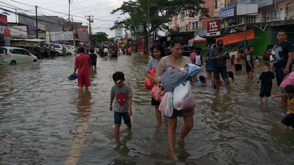 Ciledug Masih Tergenang Banjir, Jalur Jakarta-Tangerang Terputus