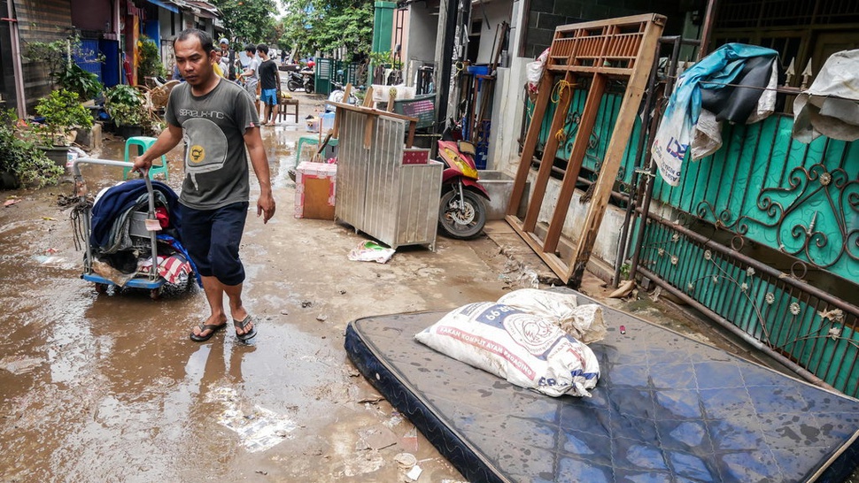 Banjir Surut, Volume Sampah Meningkat hingga 60% di Kota Tangerang