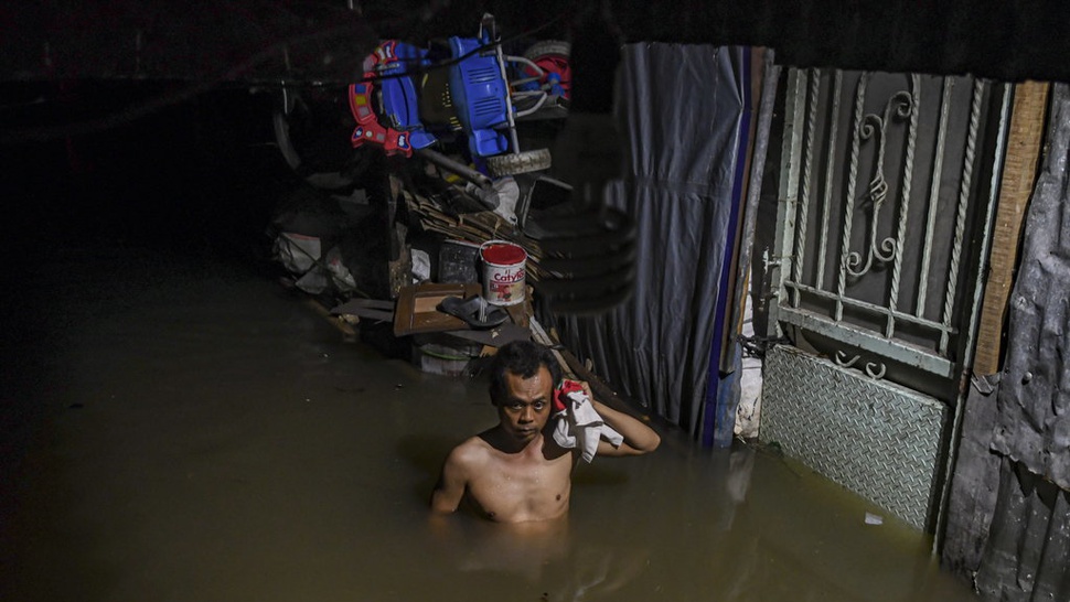 Polda Metro Buka Posko Perbaikan BPKB yang Rusak Akibat Banjir