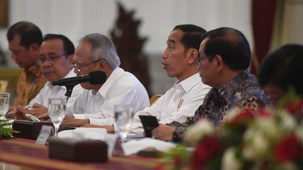 Jokowi Minta Anies Lanjutkan Naturalisasi & Normalisasi Sungai