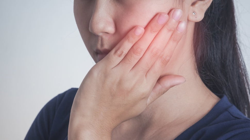 Kenali Tanda dan Gejala Infeksi Gigi Menjalar ke Tubuh