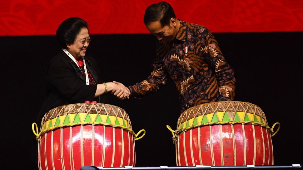 Jokowi Beri Medali Kepeloporan untuk Megawati karena Banyak Jasanya