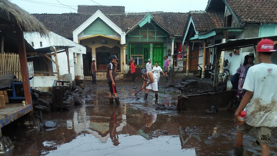 2020/01/30/antarafoto-banjir-ijen-290120-sen-1.jpg