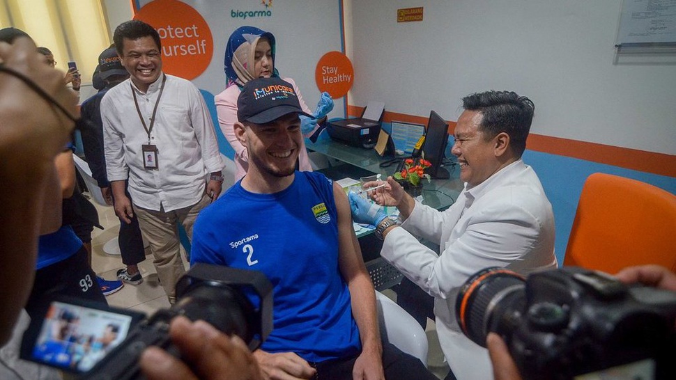 Efek COVID-19: Bek Persib Nick Kuipers Merasa Lebih Aman di Bandung