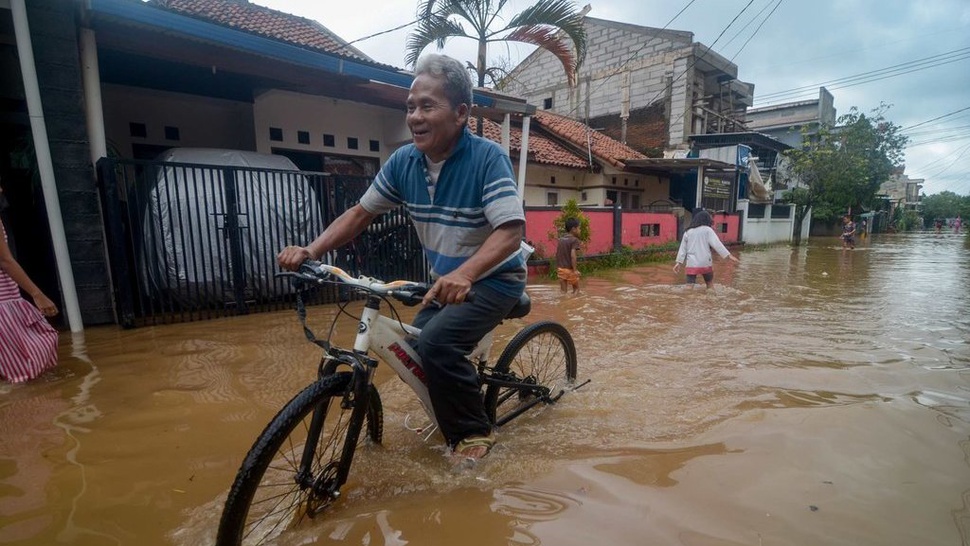 Banjir Jatinegara Barat: Perdagangan Lumpuh, Pengusaha Rugi Jutaan