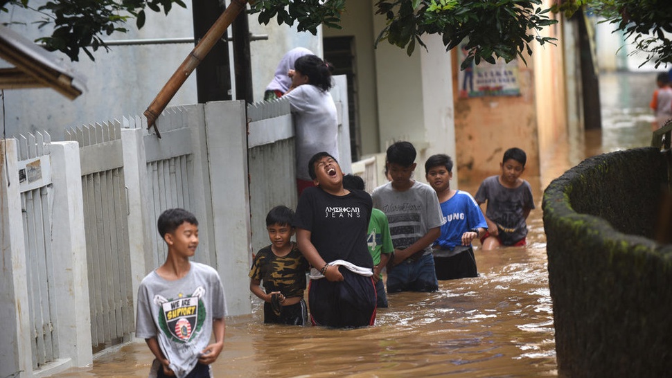 2020/02/09/banjir-cililitan-tirto-mico-4.jpg