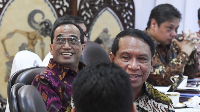 Pelonggaran Mudik Memunggungi Target Penurunan Kurva COVID Jokowi