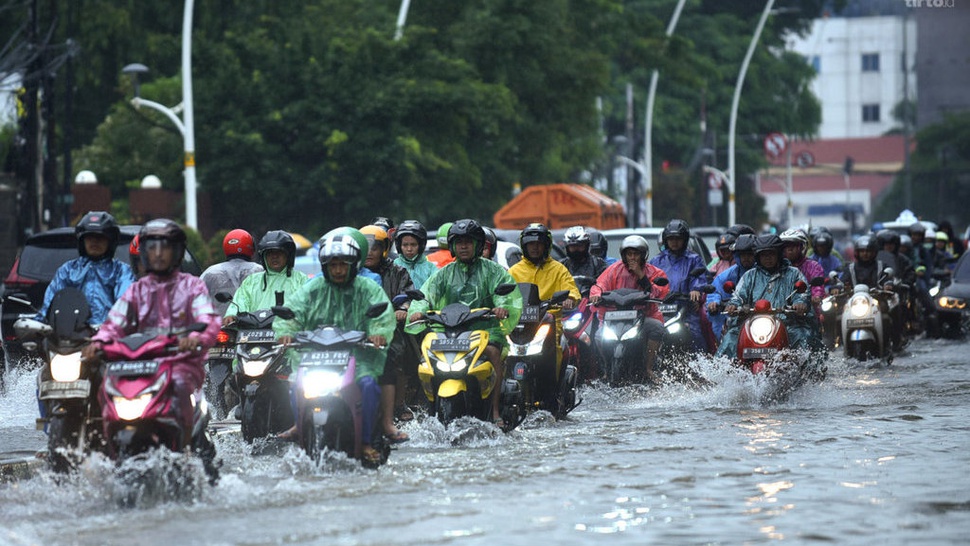 Banjir Jakarta Hari Ini: Daftar 8 Jalan Terendam hingga Rabu Pagi