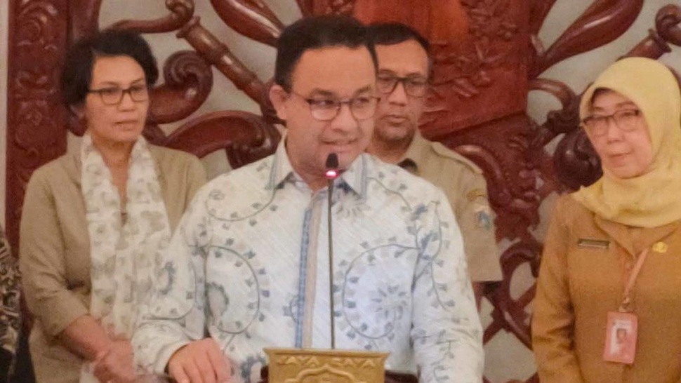 Anies Sebut Risiko Kontaminasi Corona Terbesar di KRL Bogor-Depok
