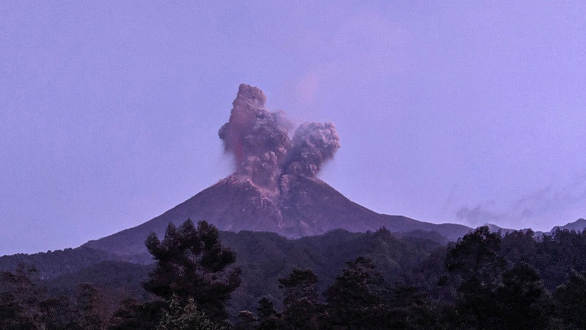 Gunung Merapi Erupsi, Bandara Adi Soemarmo Solo Ditutup