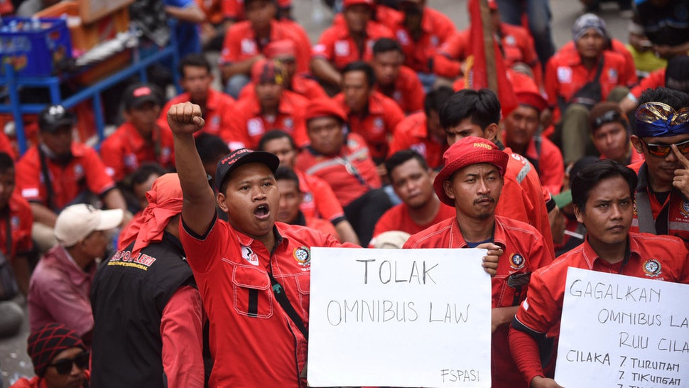 Aksi Buruh Tolak Omnibus Law
