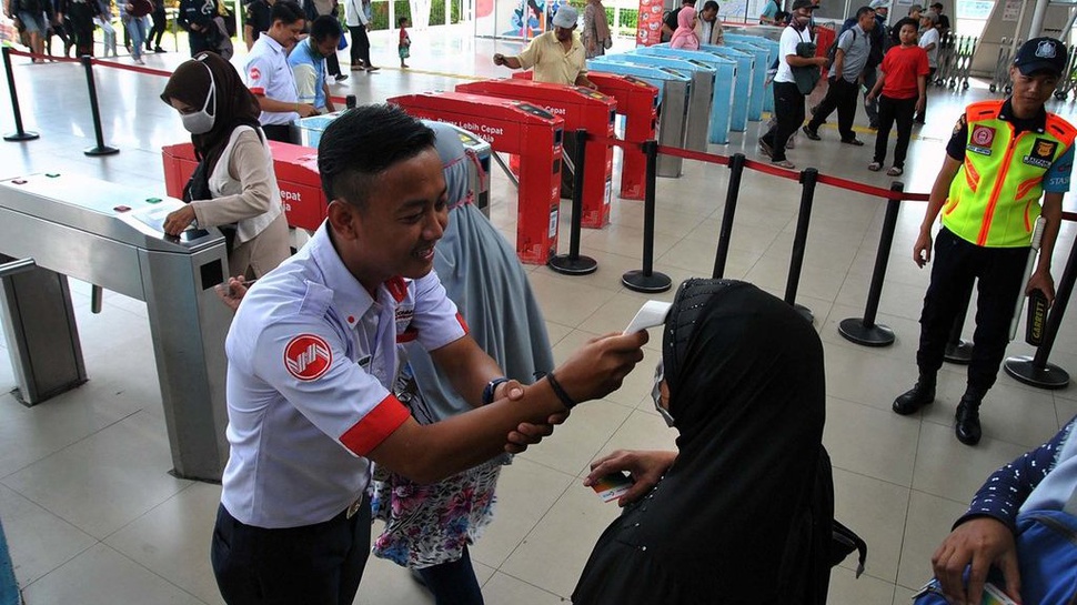 PSBB Jakarta Bikin Penumpukan Penumpang KRL dari Arah Bogor