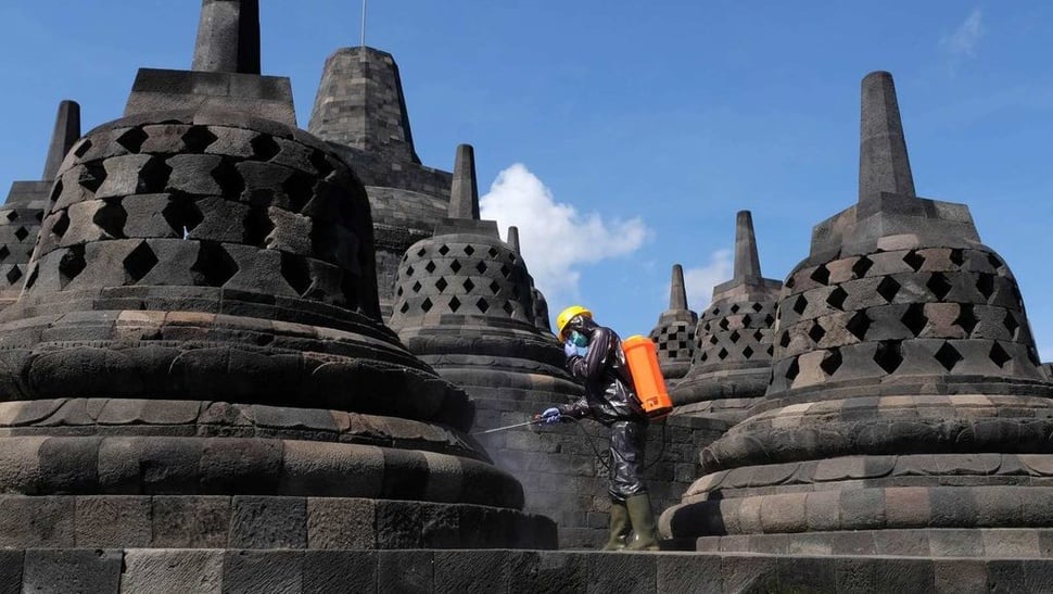 Pengunjung Candi Borobudur akan Diberi Stiker Penanda Suhu Tubuh