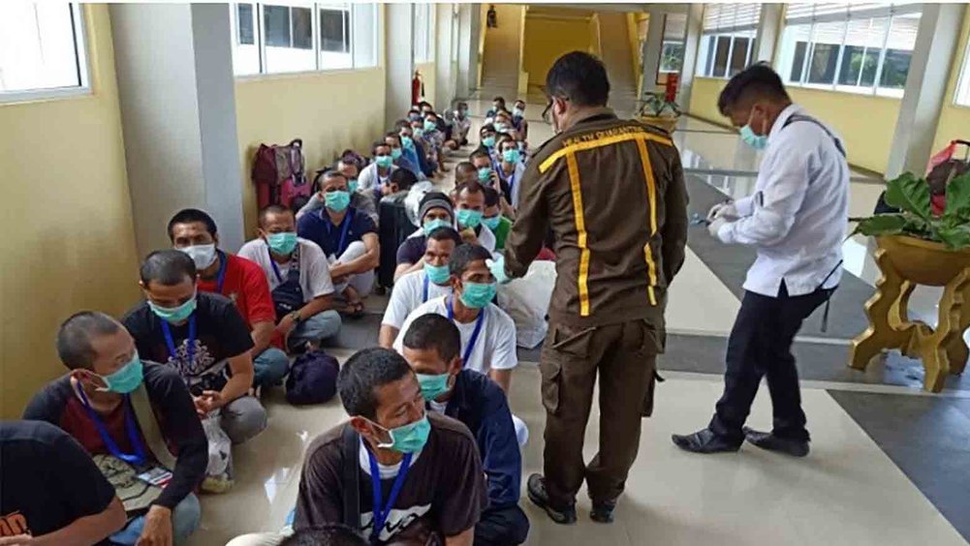 Kemensos Pastikan 114 TKI dari Malaysia Sehat dan Akan Dikarantina