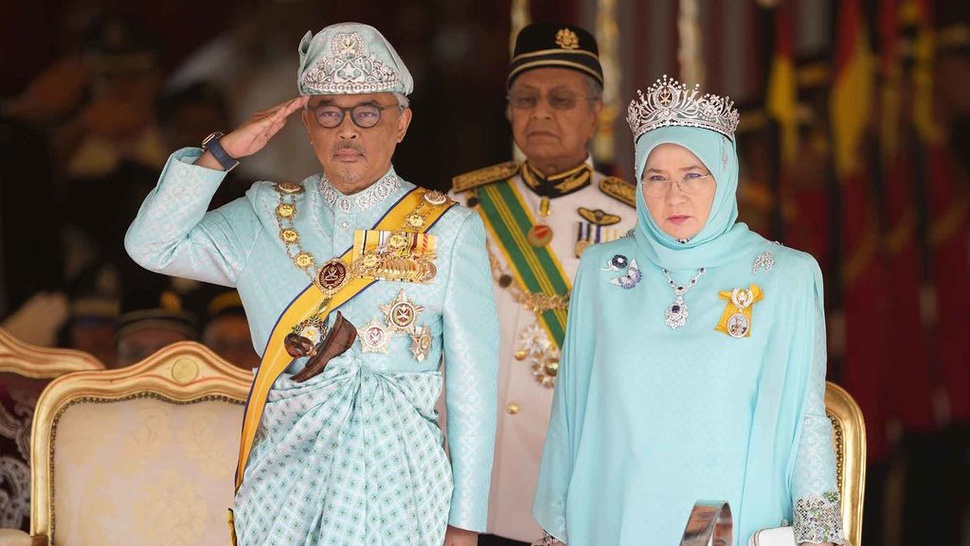 Raja dan Ratu Malaysia Karantina Diri Usai 7 Staf Positif Corona
