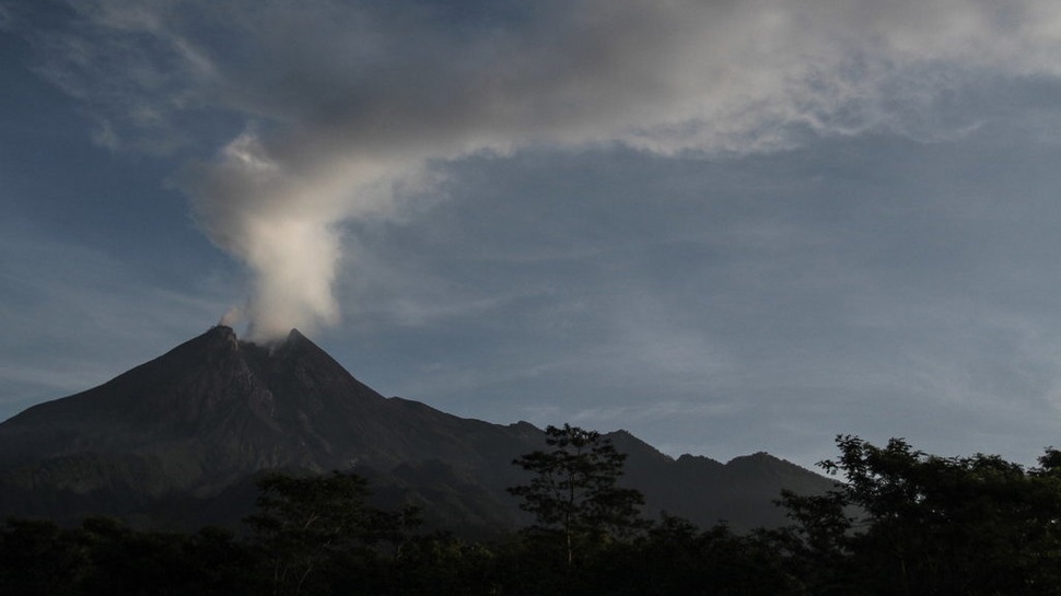 Gunung Merapi Erupsi 10 April Pukul 09.10, Status Tetap Waspada