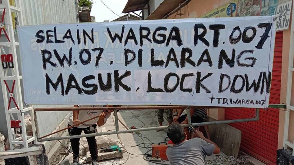 Saat Jokowi Lambat, Rakyat Bersatu Lockdown Lokal Cegah COVID-19