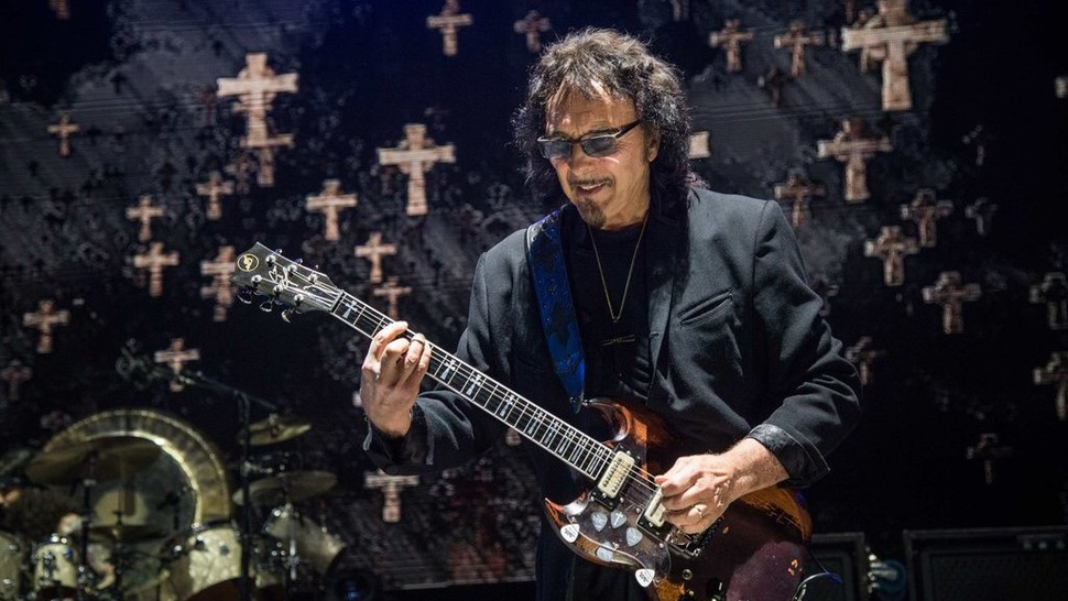 Barang Gitaris Black Sabbath Tony Iommi Laku £ 19.000 Saat Lelang