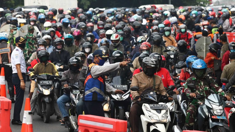 Kemacetan Terjadi di Hari Pertama PSBB di Surabaya