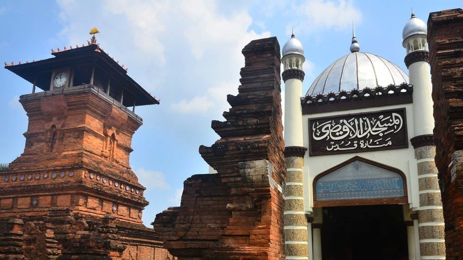 Masjid Menara Kudus: Sejarah, Pendiri, & Ciri Khas Arsitektur