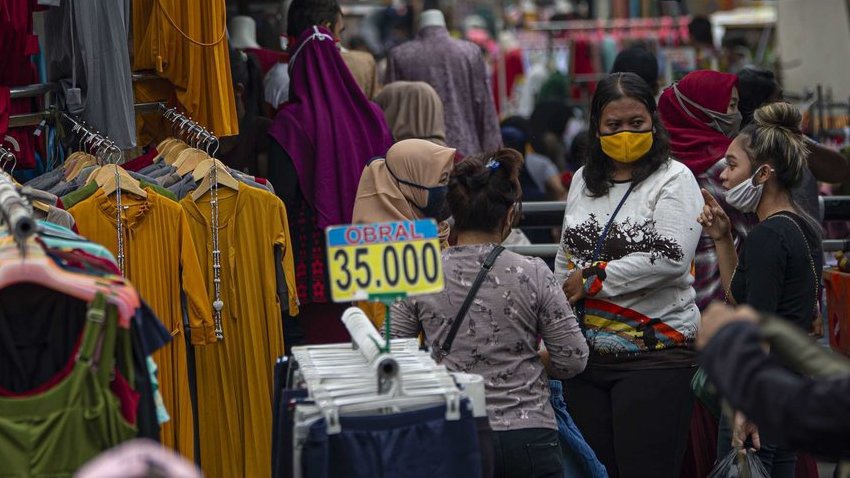 PKL Pasar Tanah Abang Tetap Ramai Pembeli Bukti PSBB Jakarta Gagal?