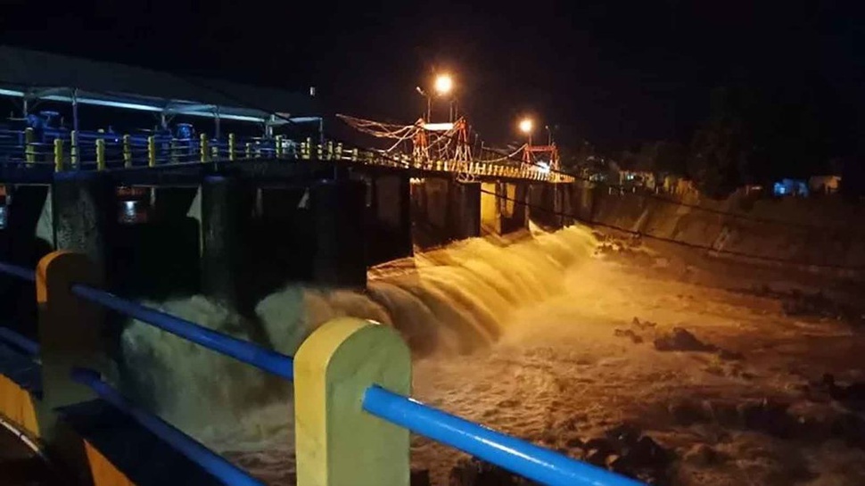 BPDB DKI: Banjir Melanda 18 RW di Jakarta, Tinggi Air Capai 2 Meter