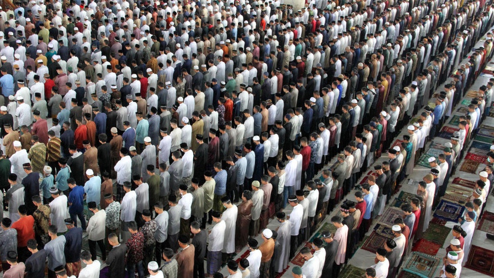 Apakah Boleh Makan Sebelum Sholat Idul Fitri & Apa Hukumnya Sunnah?