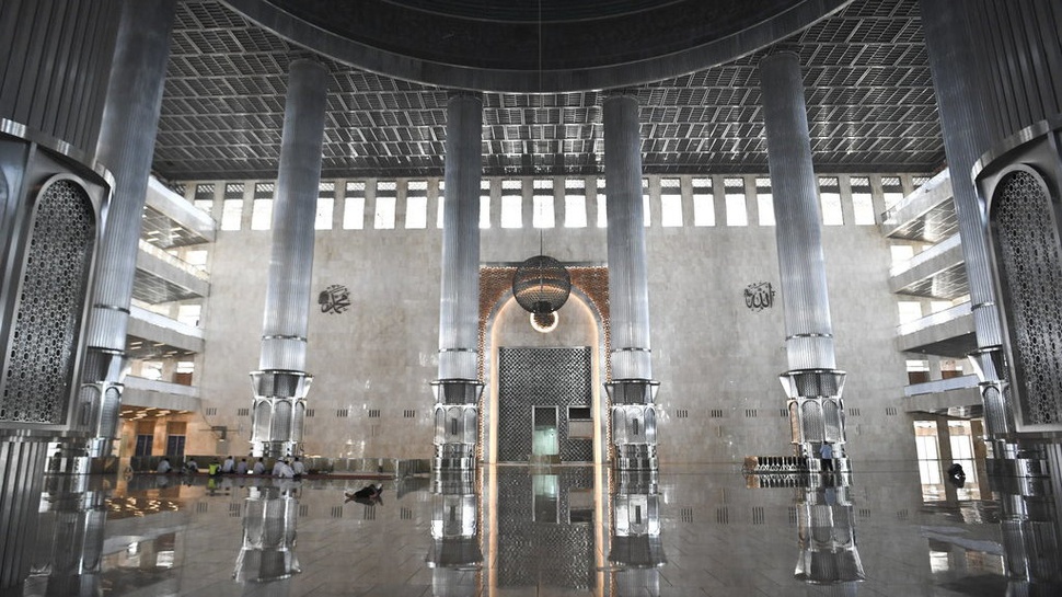 Jokowi Tinjau Kesiapan 'New Normal' di Masjid Istiqlal