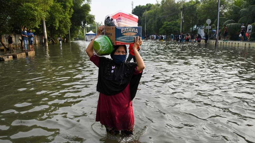 Permukiman Warga Pluit Jakarta Utara Terendam Banjir Rob