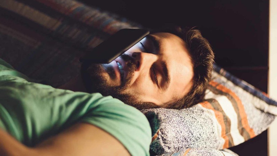 Studi: Cahaya Ponsel Sebabkan Gangguan Mental Imbas Kurang Tidur