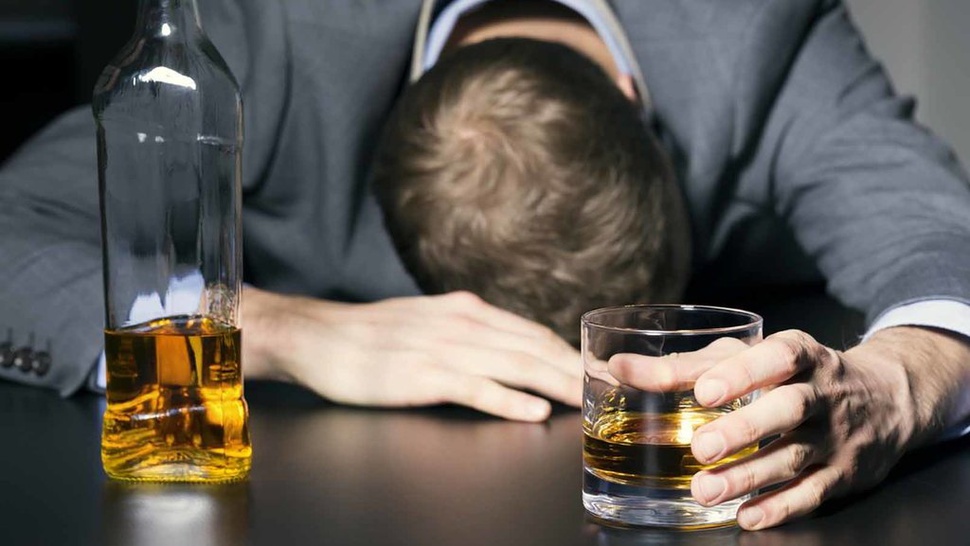 Apakah Alkohol Bisa Sebabkan Kebutaan Seperti Kurnia Meiga?