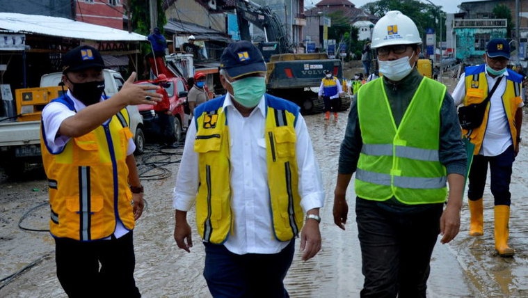 Jokowi Tugaskan Menteri PUPR Basuki Tangani Banjir di Luwu Utara