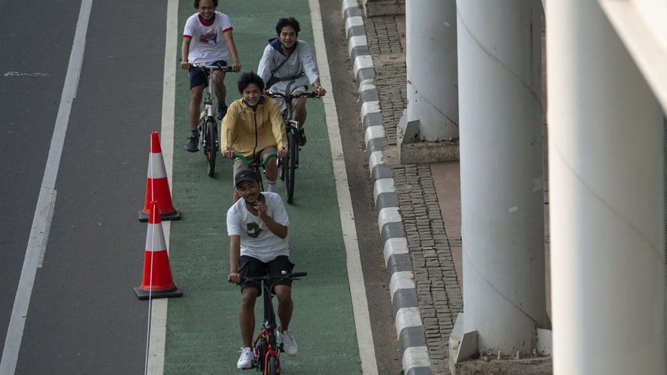 Polisi Mulai Tertibkan Panduan Jalur Khusus Pesepeda di Jakarta