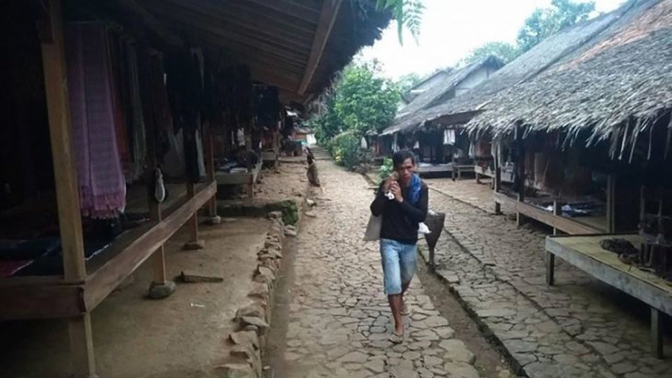 Desa Baduy: Wilayah Adat yang Dipaksa Jadi Objek Wisata
