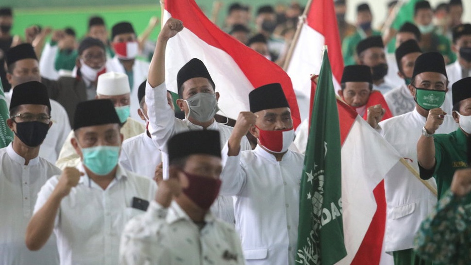 Jokowi & Santri: Dirangkul demi Pilpres, Diabaikan demi Omnibus Law