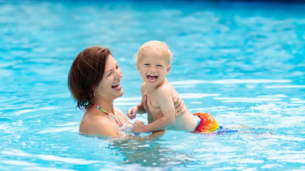 Tips Cegah Anak Tenggelam saat Berenang di Kolam Renang Rumah