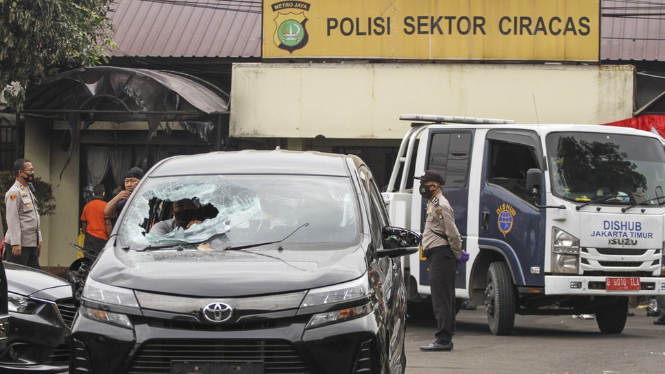 TNI AD Talangi Rp596 Juta untuk Ganti Rugi Kerusakan Polsek Ciracas