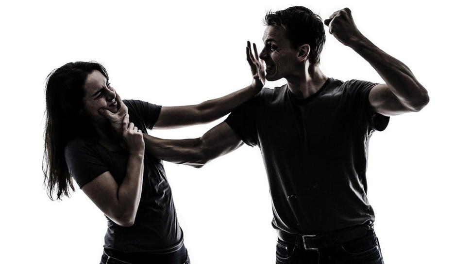 Alasan Psikologis Kenapa Korban KDRT Bertahan di Hubungan Abusive